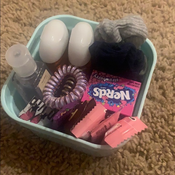 GIVEAWAY!! - Picture 3 of 4